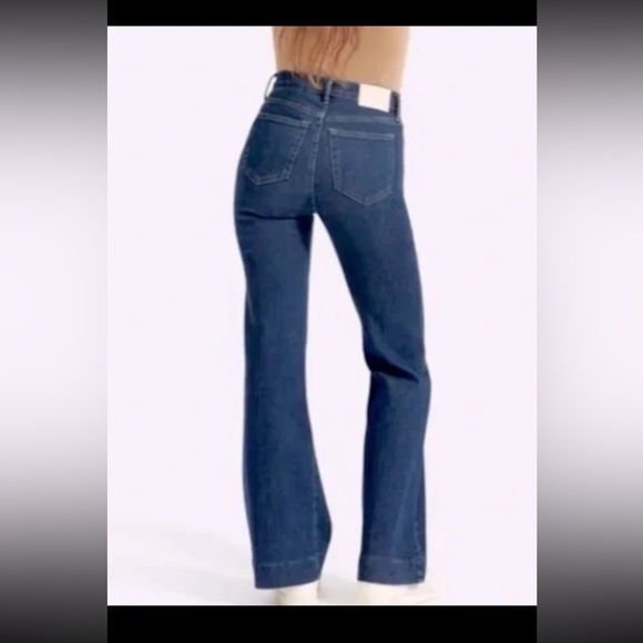 Everlane The High Rise Flare Jean Dark wash
Size 26 - Picture 7 of 12